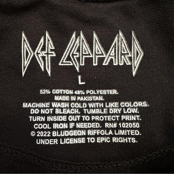 Def Leppard Women's Crewneck Christmas Holiday Graphic Sweatshirt, Sz Large - Picture 12 of 13